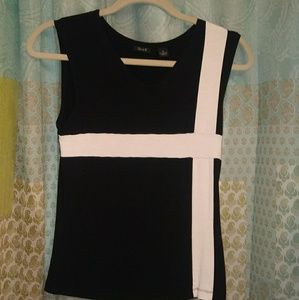 Q.U.E sleeveless top